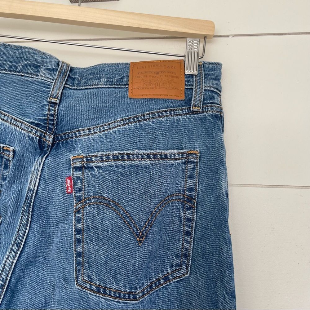 Levi’s Ribcage Straight Denim Jeans - Picture 3 of 5